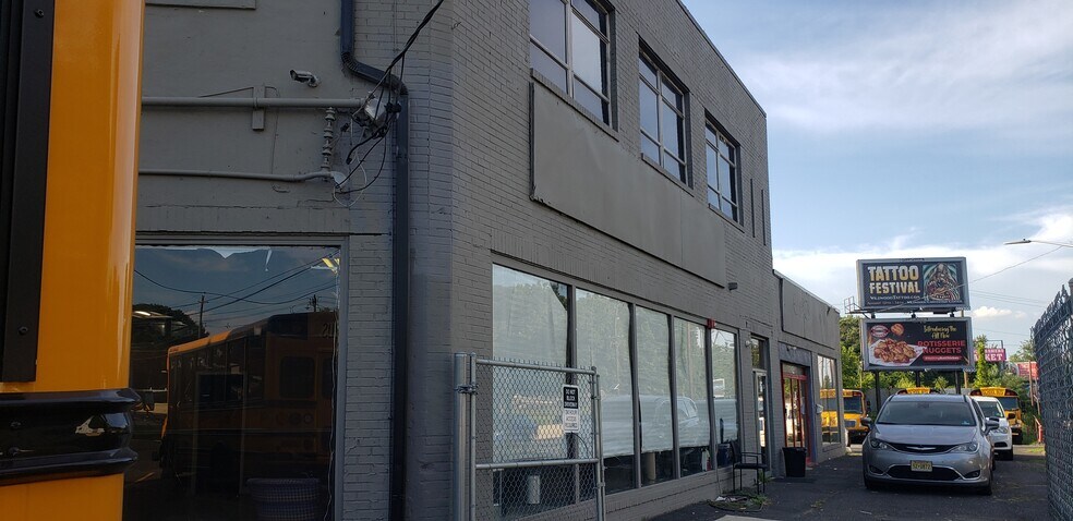 More Photos Of 2835 Crescent Blvd, Collingswood Light Manufacturing For Lease