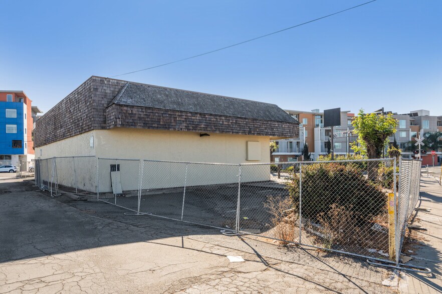 More Photos Of 324 23rd Ave, Oakland Convenience Store For Sale
