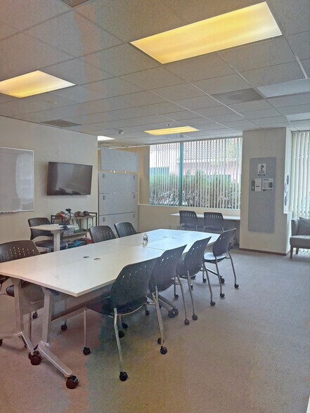 More Photos Of 1421 Guerneville Rd, Santa Rosa Office For Lease