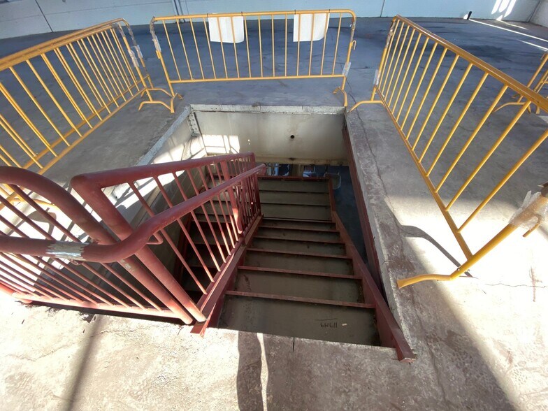 More Photos Of 135 E Howard St, Quincy Warehouse For Lease