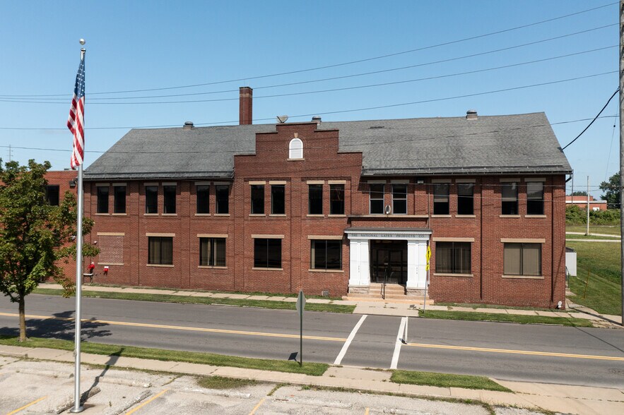 More Photos Of 246 E 4th St, Ashland Light Distribution For Sale