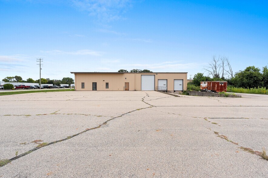 More Photos Of 1373 Kimberly Dr, Neenah Flex For Sale