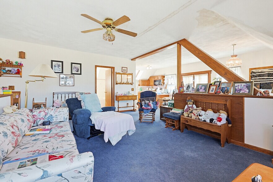 More Photos Of 1501 Lonsdale Ave, Lincoln General Retail For Sale