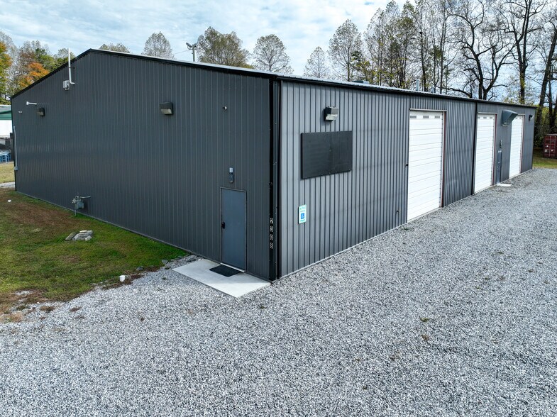 More Photos Of 2308 Icenhour Ct, Lenoir Industrial For Lease