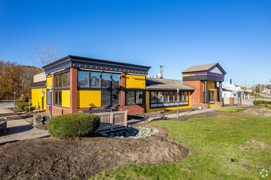 More Photos Of 821 Fall River Ave, Seekonk Restaurant For Sale