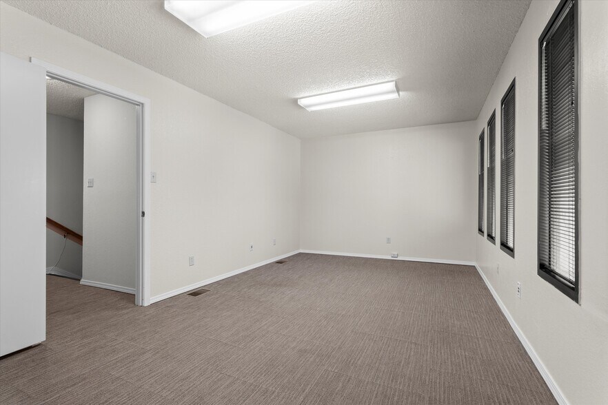 More Photos Of 8008 Slide Rd, Lubbock Office For Sale