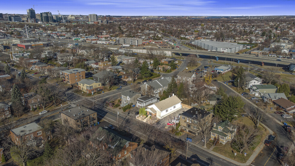 Primary Photo Of 1105 Ch Tiffin, Longueuil Storefront For Sale