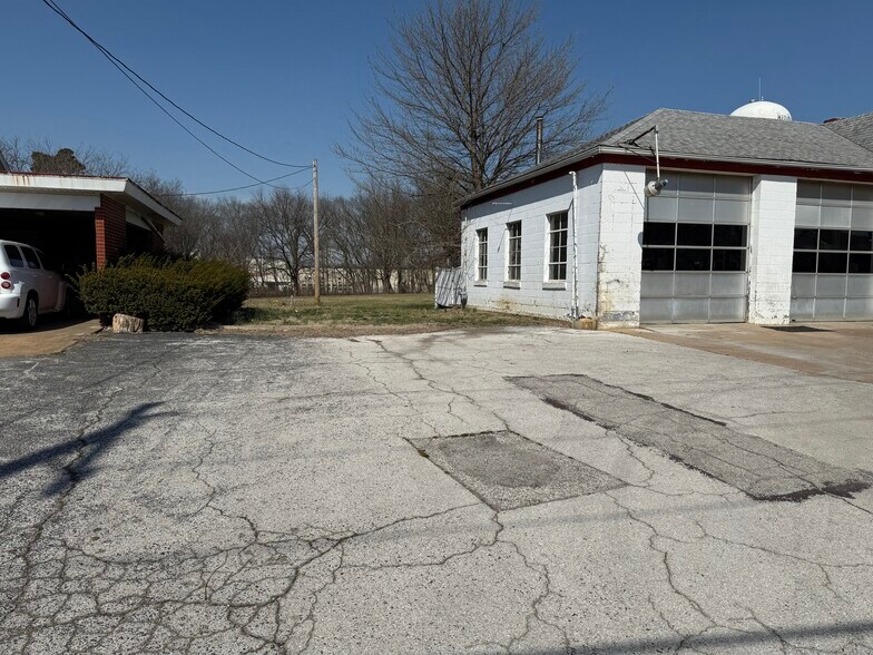 More Photos Of 433 W Market St, Red Bud Land For Sale