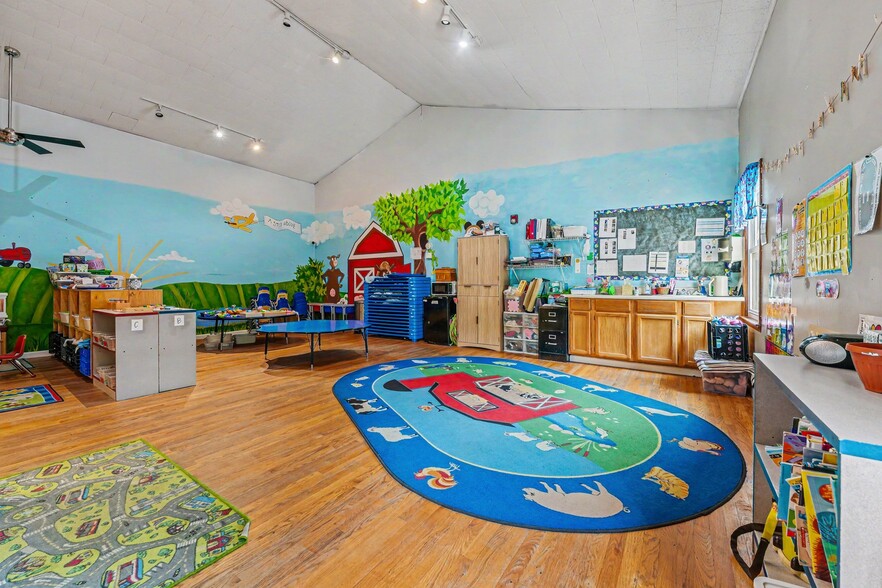 More Photos Of 303 N US Highway 169, Smithville Religious Facility For Sale