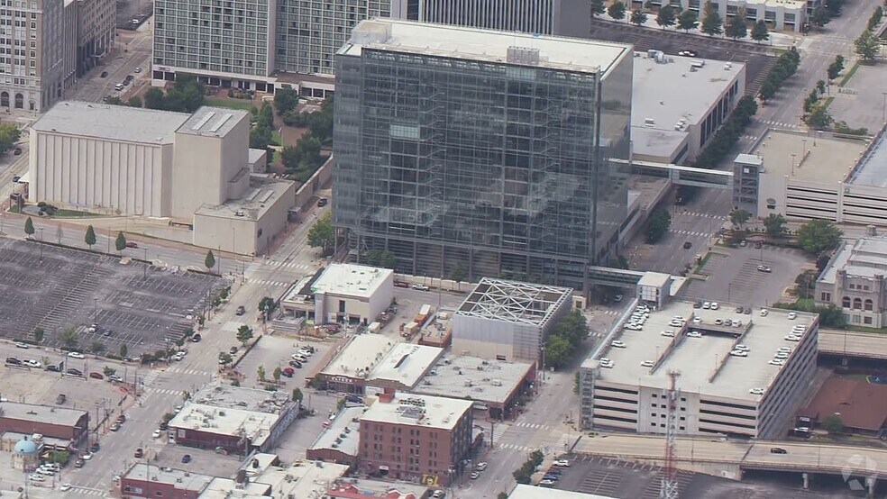 Primary Photo Of 175 E 2nd St, Tulsa Office For Lease