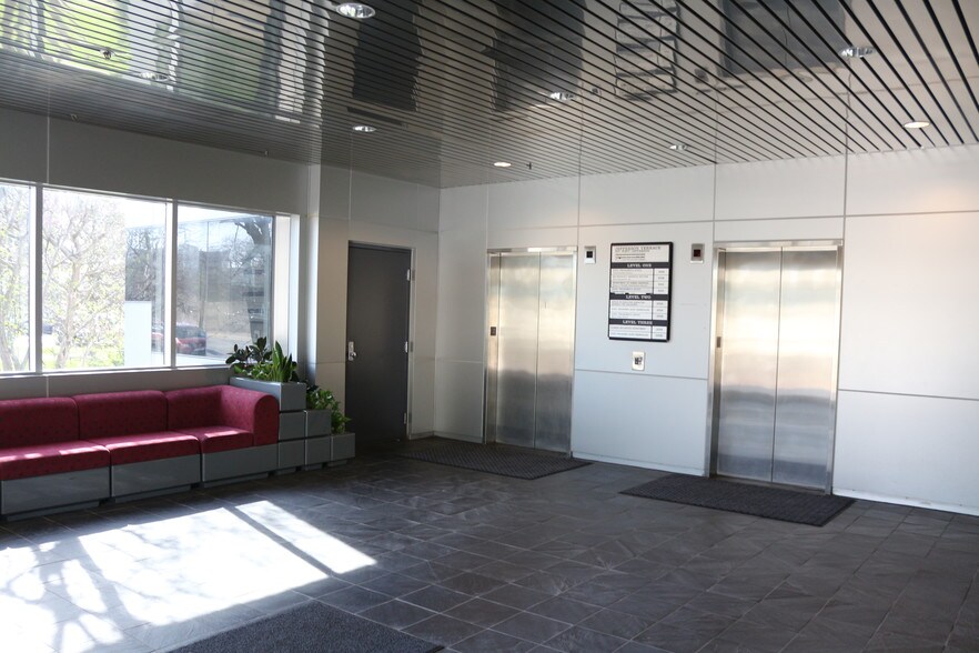 More Photos Of 300 W Jefferson St, Springfield Office For Lease