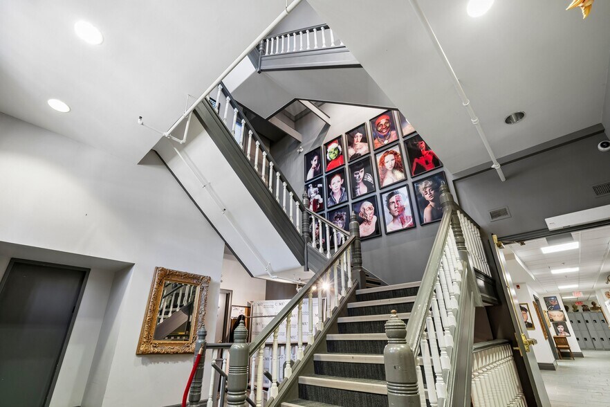 More Photos Of 110 Lombard St, Toronto Specialty For Sale