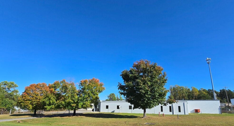 Primary Photo Of 3021 NW Northwest Blvd, Gastonia Warehouse For Lease
