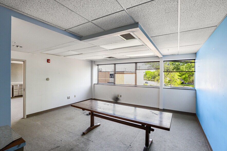 More Photos Of 184 Salem Ave, Dayton Office Residential For Lease