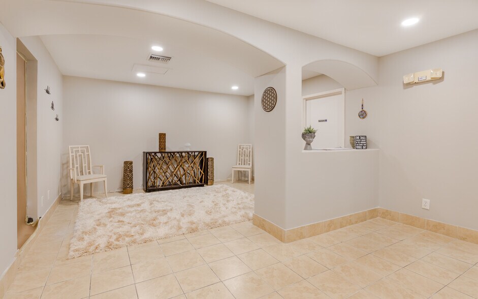 More Photos Of 12734 Kenwood Ln, Fort Myers Medical For Lease