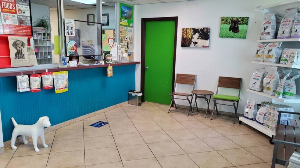 Primary Photo Of 2565 N Airport Rd, Fort Myers Veterinarian Kennel For Sale