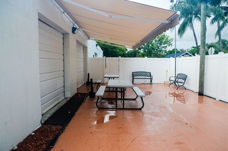 More Photos Of 705 Bond Way, Delray Beach Showroom For Sale