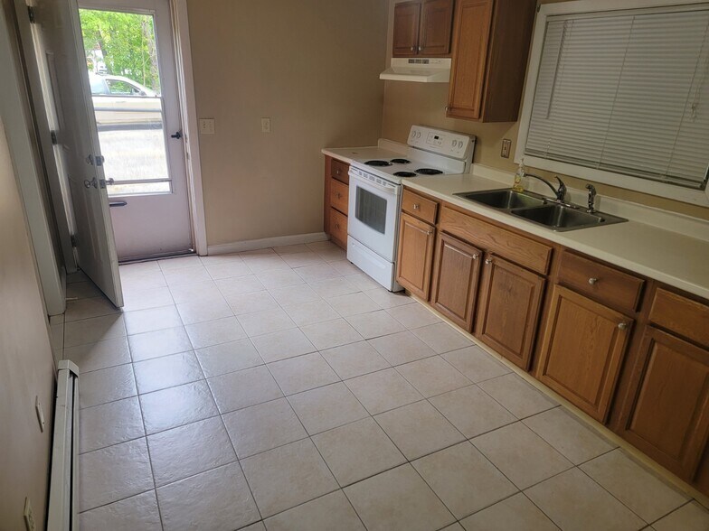 More Photos Of 450 Woonasquatucket Ave, North Providence Apartments For Sale