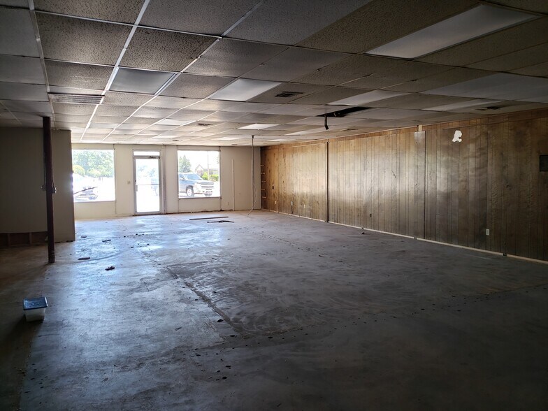 More Photos Of 2212-2220 NW Fort Sill Blvd, Lawton Storefront Retail Office For Lease