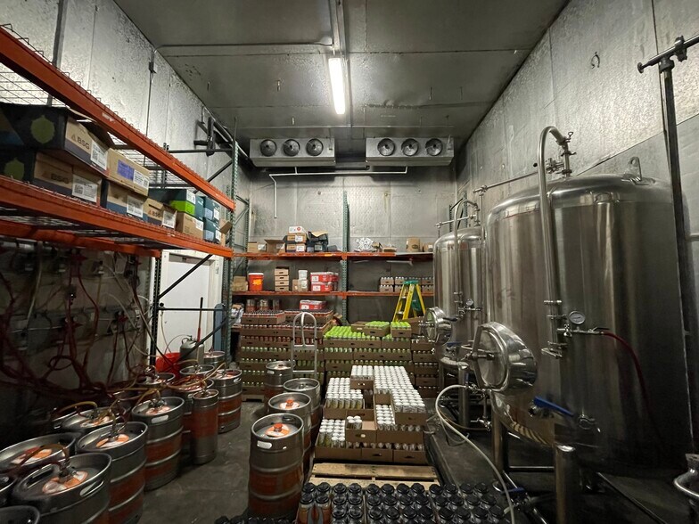 More Photos Of 1003 N Evergreen Ave, Woodbury Restaurant For Sale