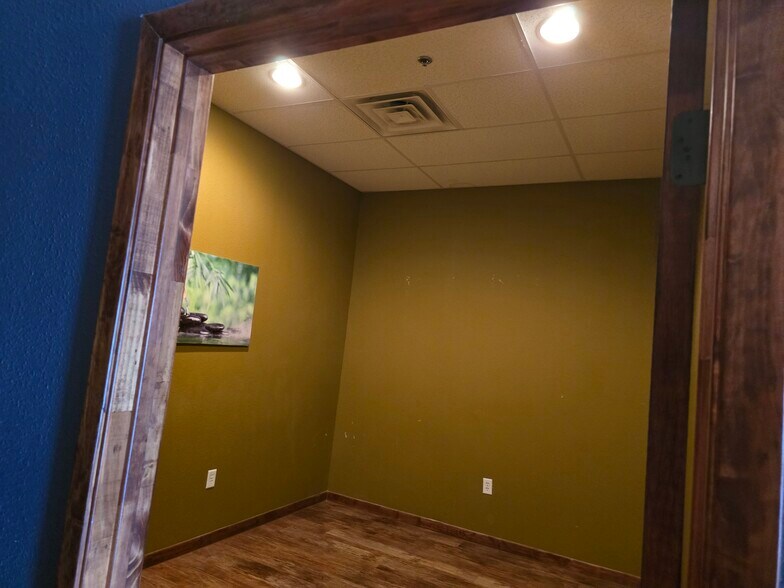 More Photos Of 1220-1222 W Hurst Blvd, Hurst Unknown For Lease