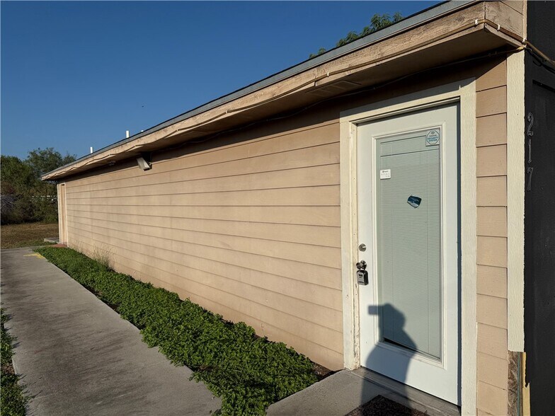 More Photos Of 217 E Main St, Bishop Storefront Retail Office For Sale