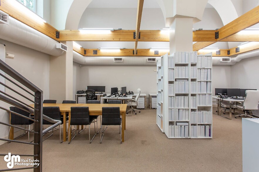 More Photos Of 8801-8811 Toloff St, Anchorage Office For Sale