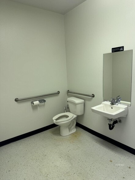 More Photos Of 350 W Silver St, Elko Office For Lease