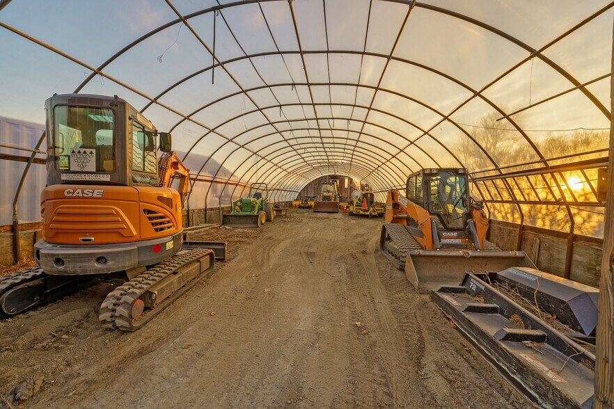 More Photos Of 267 Huttleston Ave, Fairhaven Freestanding For Sale