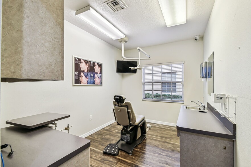 More Photos Of 7720 W Waters Ave, Tampa Office For Lease