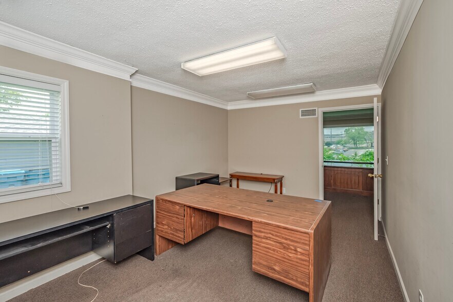More Photos Of 4163 Crescent Dr, Saint Louis Medical For Sale