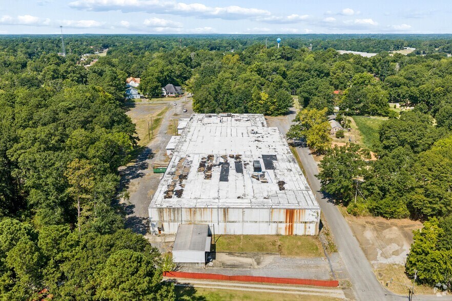 More Photos Of 300 N Newton Ave, Newton Manufacturing For Sale