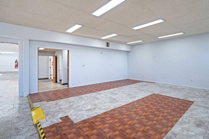 More Photos Of 1421 S Hill St, Los Angeles Warehouse For Sale