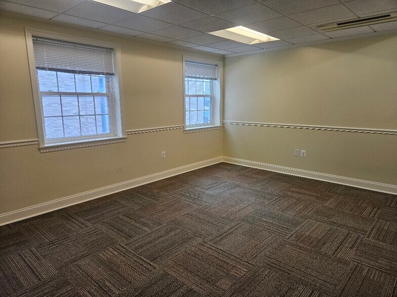 More Photos Of 4101 Chain Bridge Rd, Fairfax Office For Lease