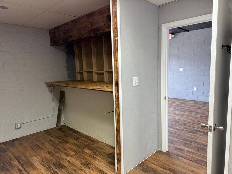 More Photos Of 7010 Doral Dr, Tobaccoville General Retail For Sale