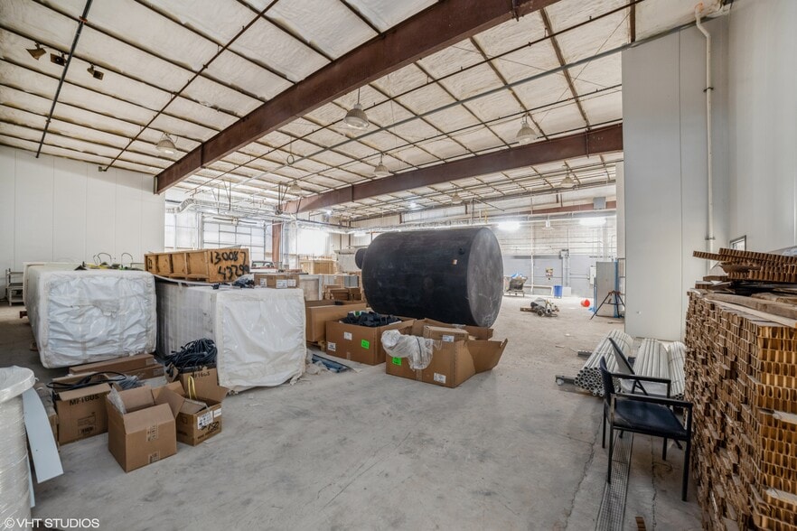 More Photos Of 740 Schneider Dr, South Elgin Manufacturing For Sale