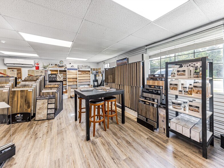 More Photos Of 3154-3156 US 70 Hwy, Black Mountain Office For Lease