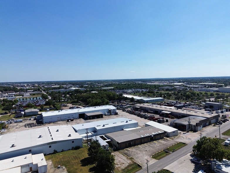 More Photos Of 14826 Yarberry St, Houston Warehouse For Sale