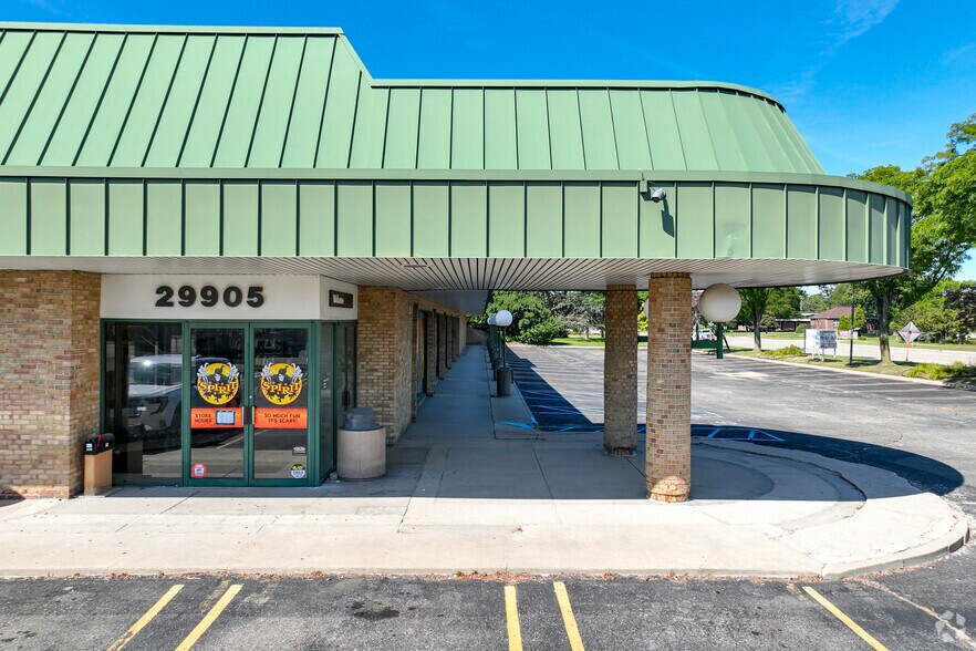 More Photos Of 29905 7 Mile Rd, Livonia Freestanding For Sale