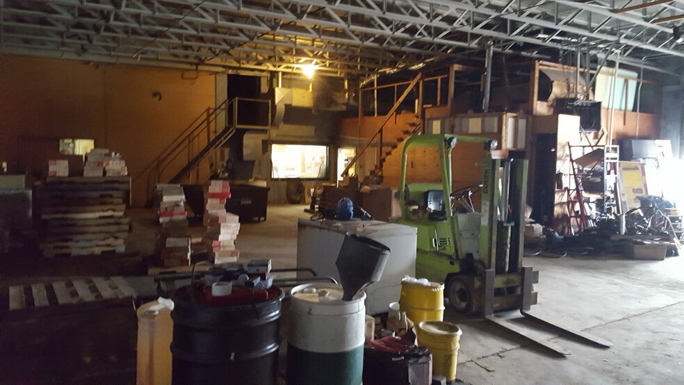 More Photos Of 1043 Ivory St, Seymour Township Auto Repair For Sale