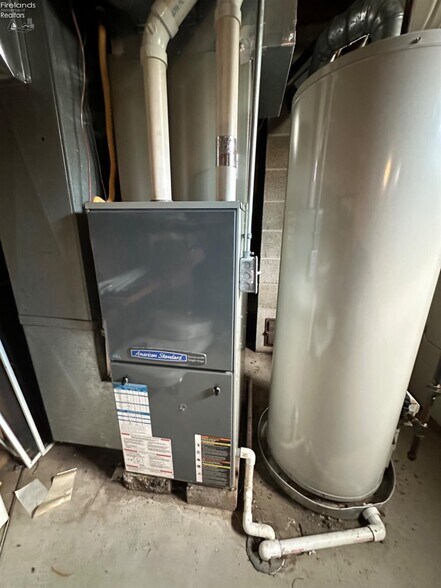 More Photos Of 9 Herrick Aly, Monroeville Freestanding For Sale