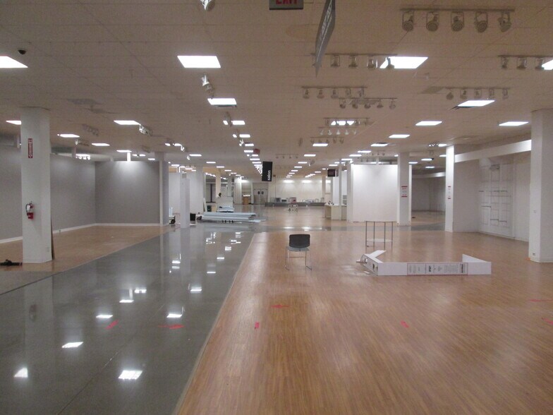 More Photos Of 14659 Ramona Ave, Chino Department Store For Lease