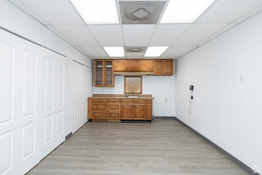 More Photos Of 7818 Depot Ln, Tampa Warehouse For Sale