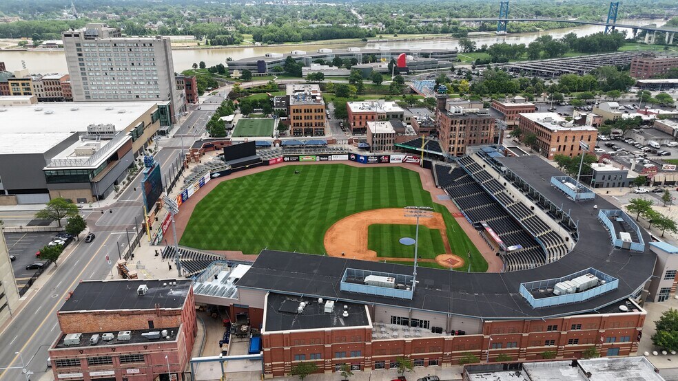 More Photos Of 33 N Huron St, Toledo Storefront Retail Office For Lease
