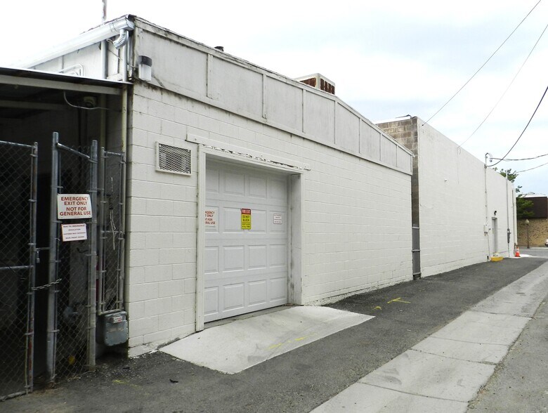 More Photos Of 601 E Main St, Montrose Freestanding For Sale