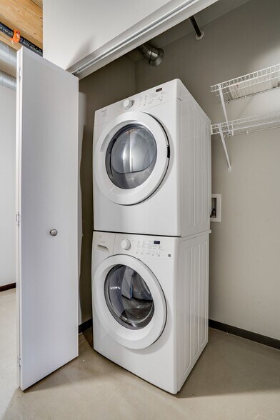 More Photos Of 2410 University Ave W, Saint Paul Apartments For Lease