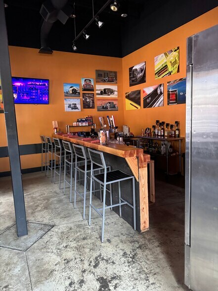 More Photos Of 88 S Bear Lake Blvd, Garden City Hotel For Lease