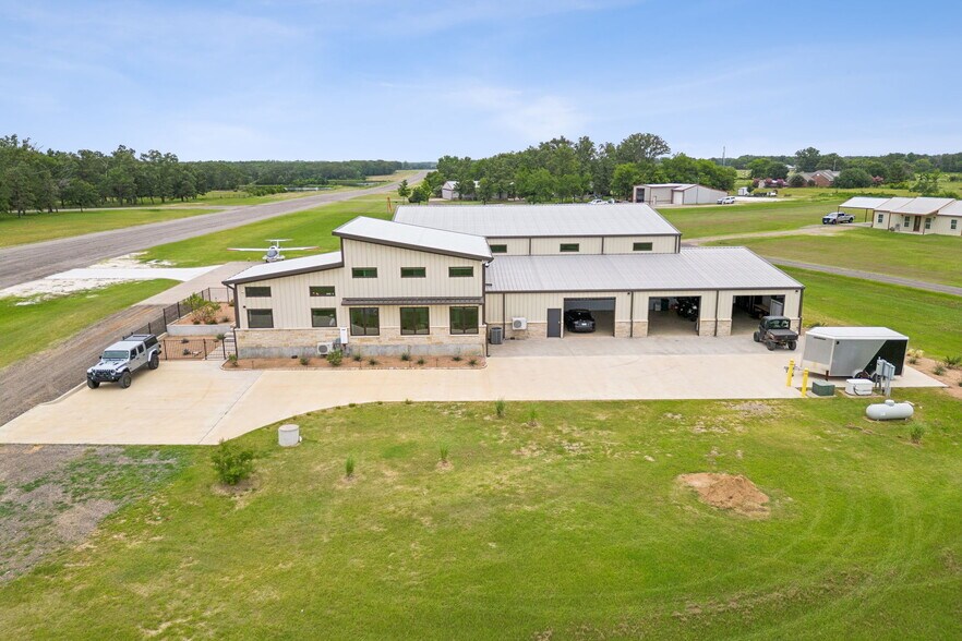 More Photos Of 863 VZ County Road 1508, Van Airplane Hangar For Sale