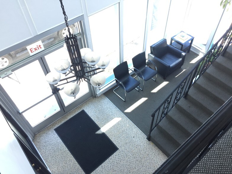 More Photos Of 930 Truxtun Ave, Bakersfield Office For Lease