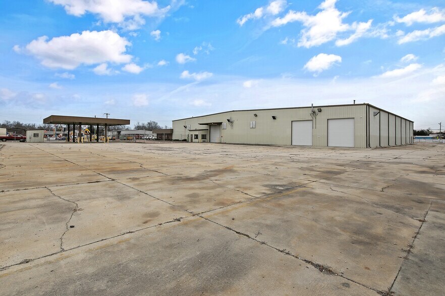 More Photos Of 131 Pepsi Ln, Fayetteville Distribution For Lease